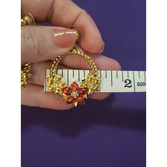 Vintage Avon Signed Poinsettia Dangle Hoop Pierced Earrings Gold Tone Red Enamel - Picture 6 of 8